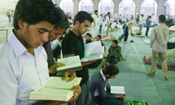 محسن‌زاده: جوانان برای حضور در مساجد ترغیب شوند